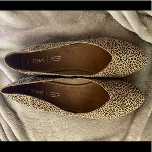 Tom’s Julie Leopard Flat